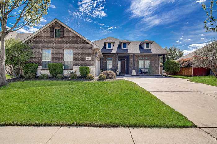 photo 1: 8003 Summerleaf Drive, Arlington TX 76001