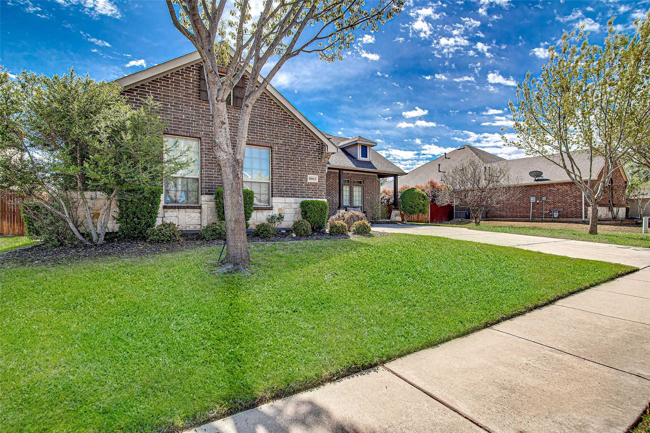 photo 3: 8003 Summerleaf Drive, Arlington TX 76001