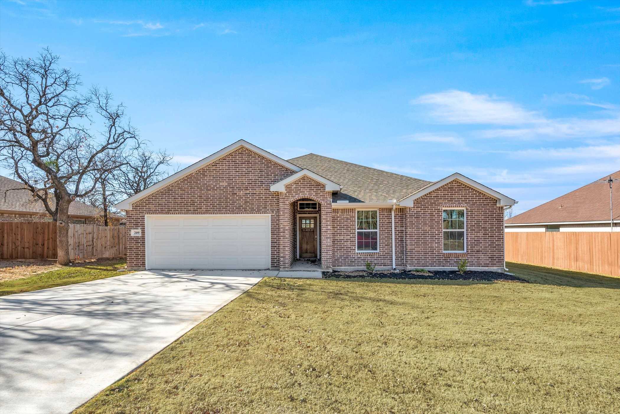 photo 1: 209 Shady Oaks Drive, Runaway Bay TX 76426