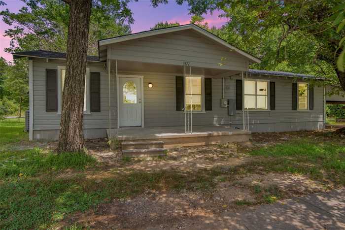 photo 1: 1477 W Austin Street, Paris TX 75460