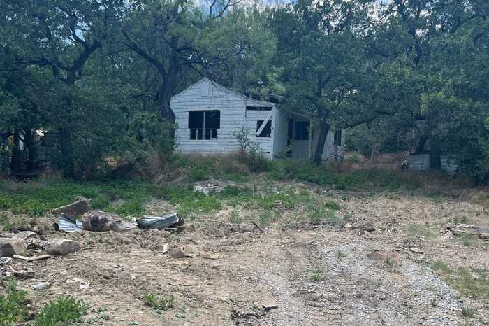 photo 1: 2212 SE 9th Avenue SE, Mineral Wells TX 76067