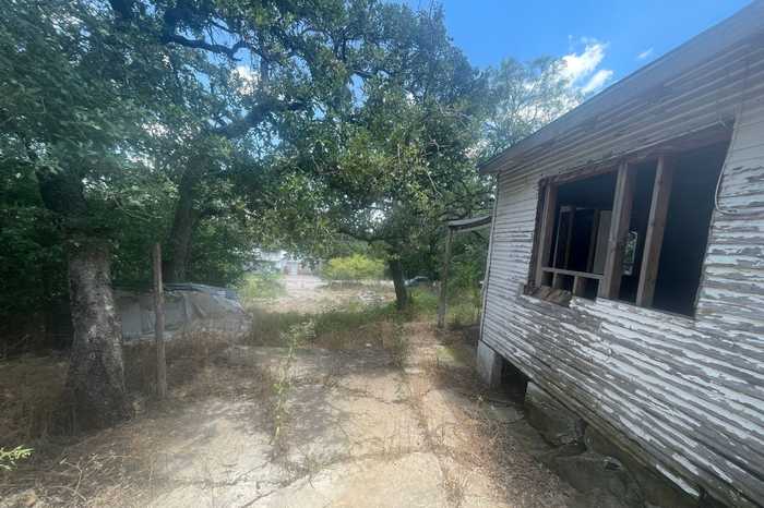 photo 2: 2212 SE 9th Avenue SE, Mineral Wells TX 76067