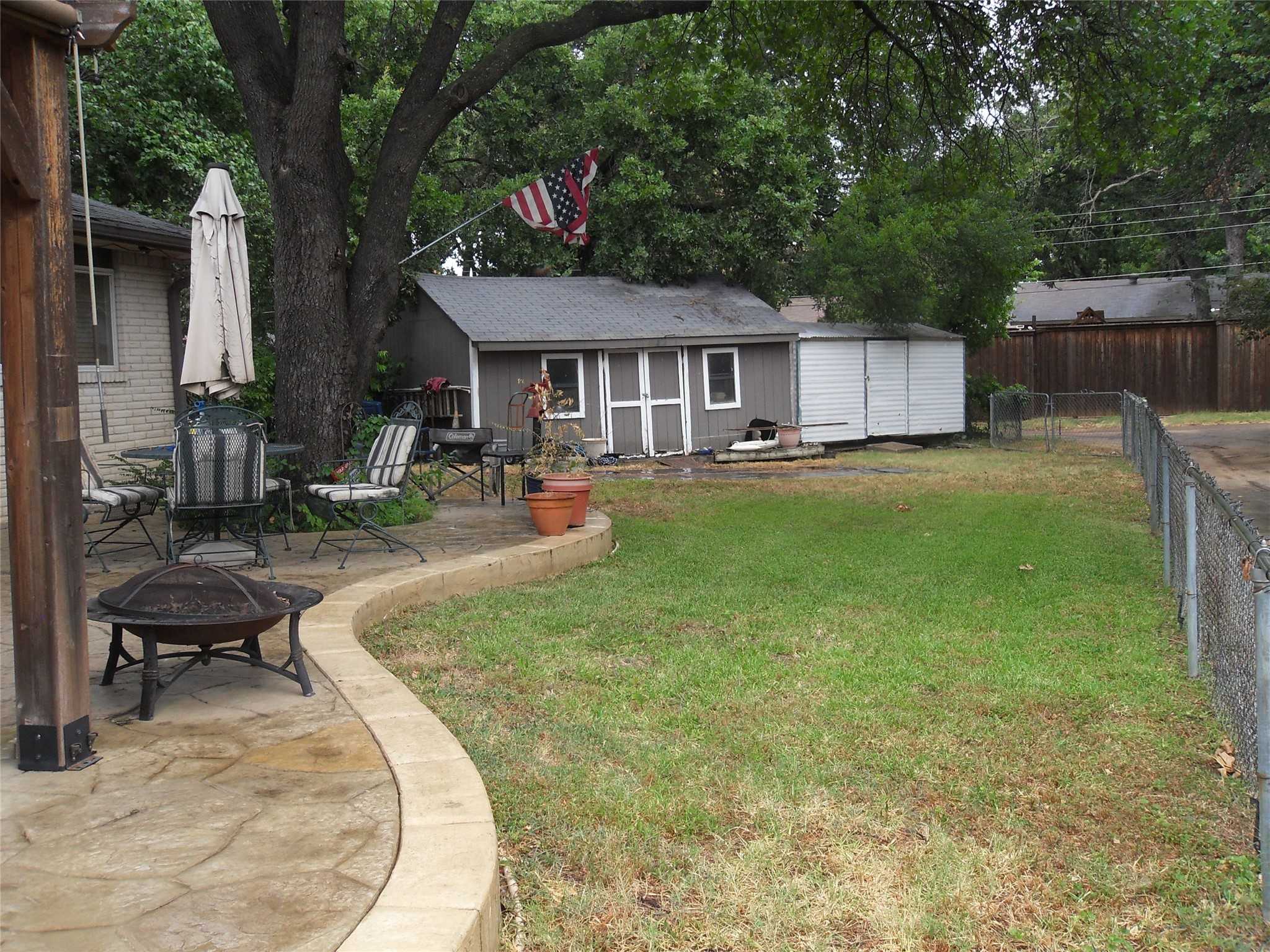 photo 2: 125 Redwood Place, Lewisville TX 75067