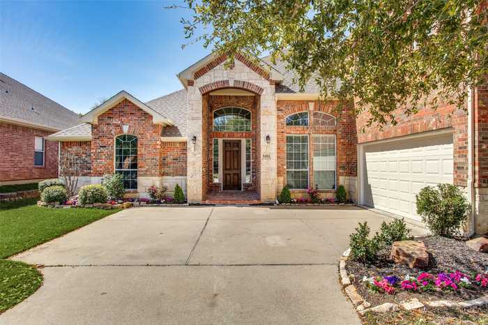 photo 2: 8404 Pecan Creek Drive, Arlington TX 76001