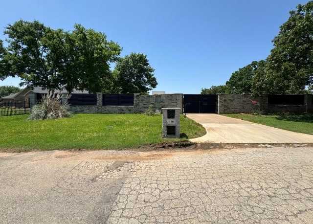 photo 2: 6815 Joplin Road, Arlington TX 76060