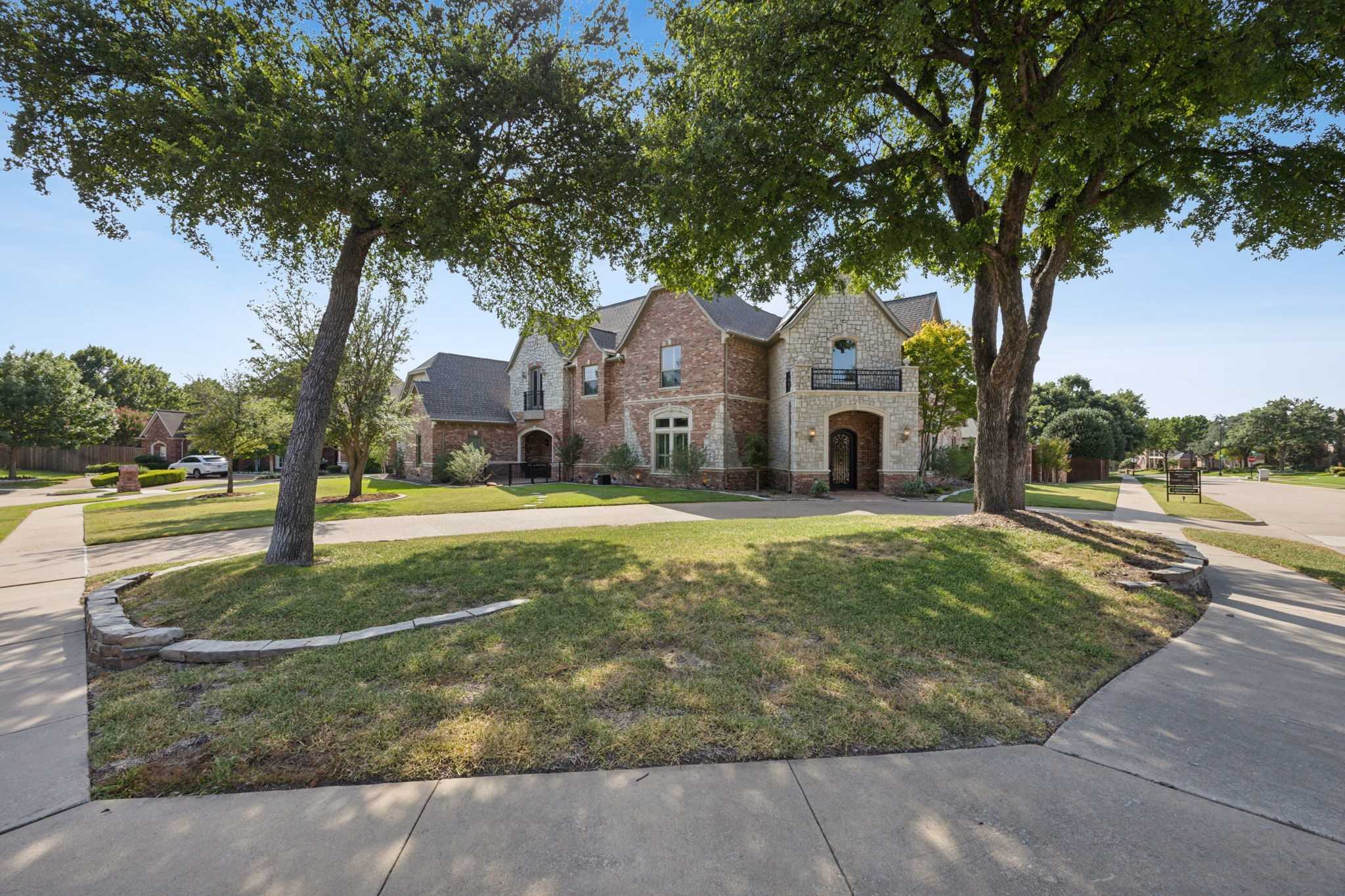 photo 3: 6405 Riverside Drive, Plano TX 75024