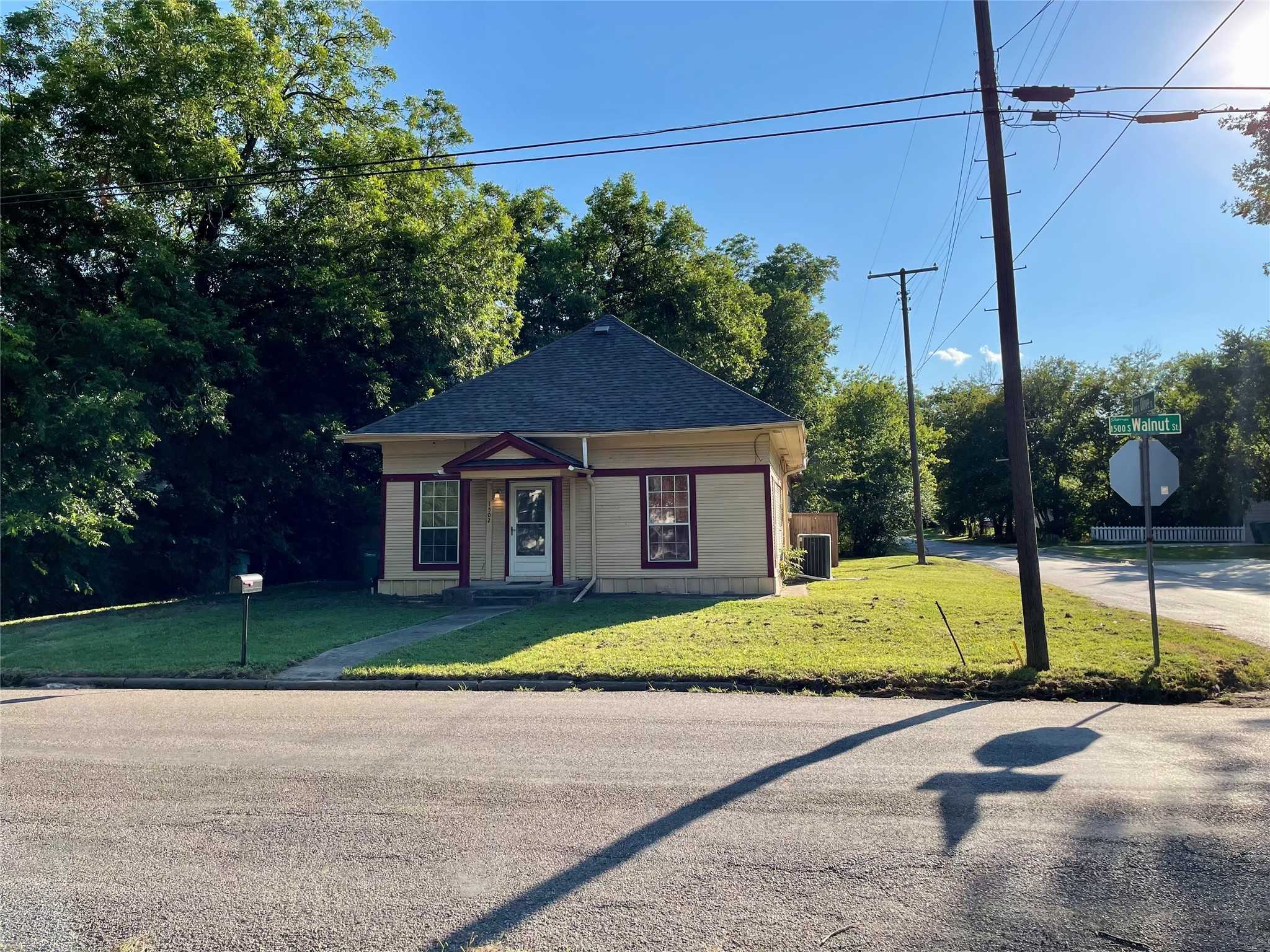 photo 1: 1502 S Walnut Street, Sherman TX 75090