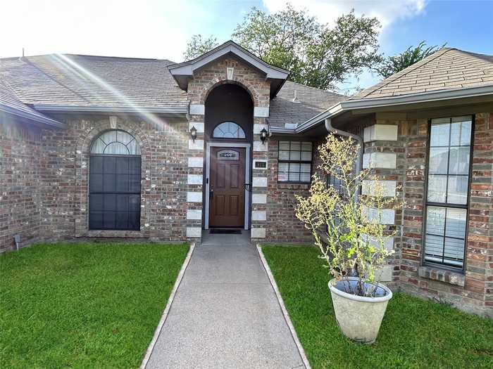 photo 1: 815 W Lynn Creek Drive, Arlington TX 76001