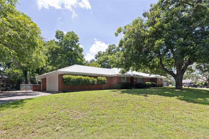 photo 2: 2010 W Overhill Drive, Stephenville TX 76401
