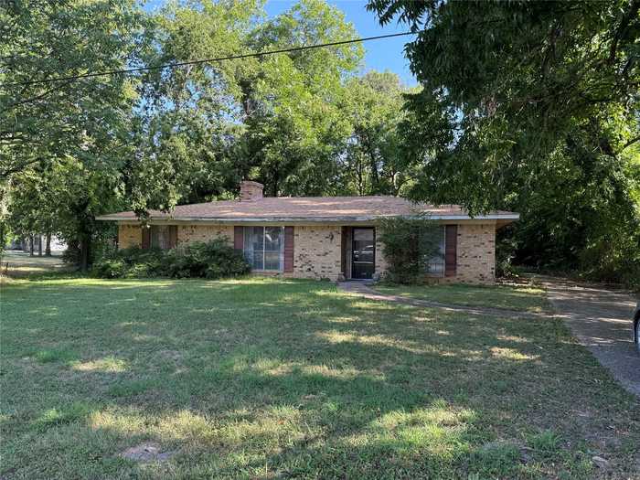 photo 1: 208 SW 4th Street, Kerens TX 75144