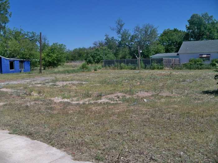 photo 2: 502 WALNUT Street, Coleman TX 76834