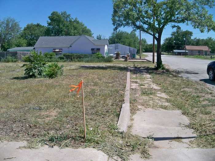 photo 5: 502 WALNUT Street, Coleman TX 76834