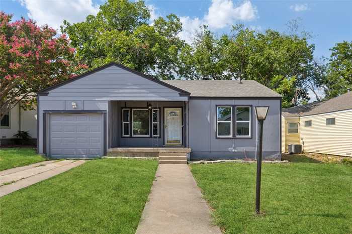 photo 1: 4908 Calmont Avenue, Fort Worth TX 76107