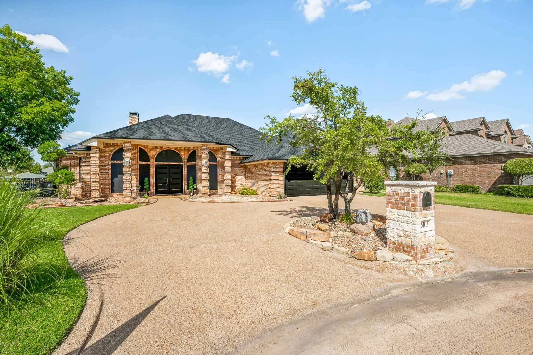 photo 2: 2403 Pebble Drive, Granbury TX 76048