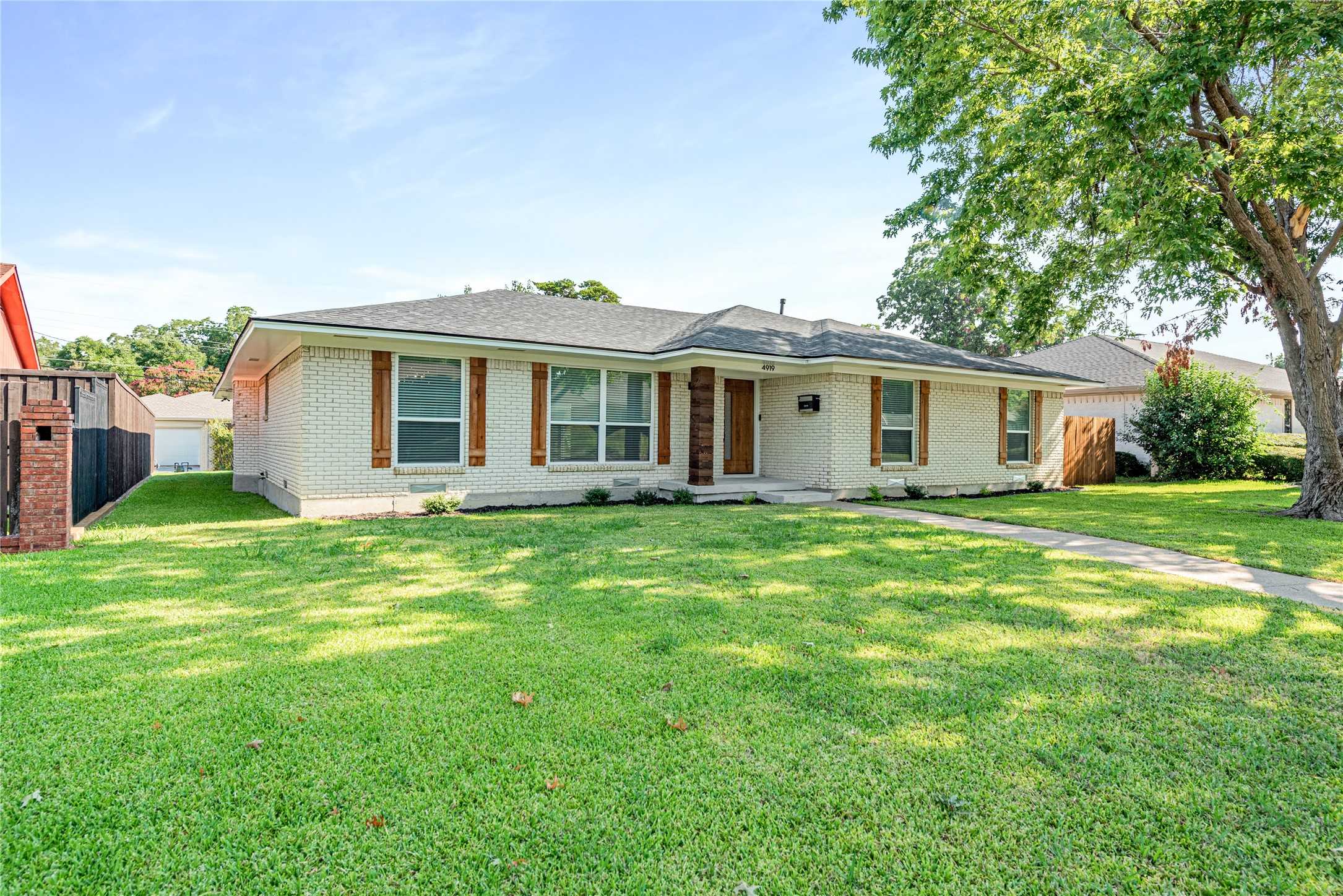 photo 2: 4919 Chilton Drive, Dallas TX 75227