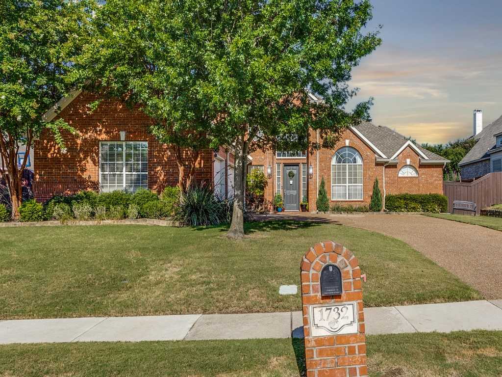 photo 2: 1732 Watersedge Drive, McKinney TX 75072