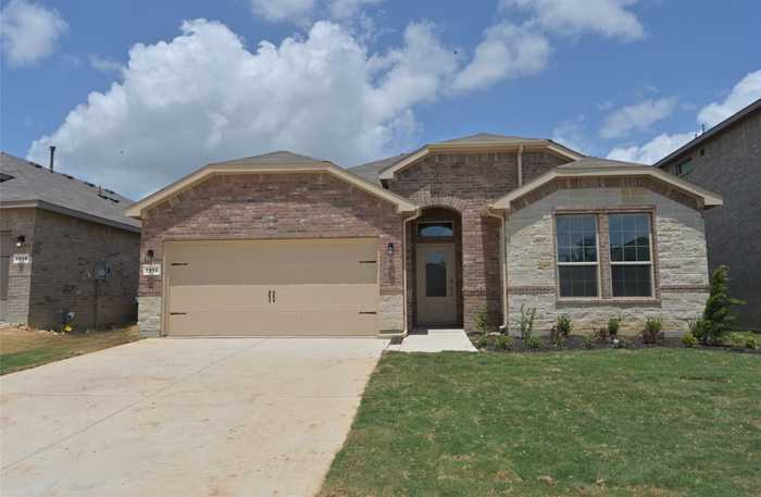 photo 1: 1916 LEGACY Drive, Cleburne TX 76033