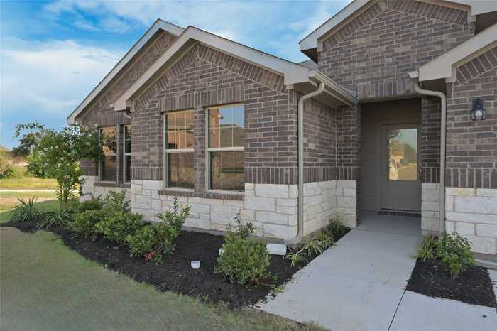 photo 2: 1913 HERITAGE Court, Cleburne TX 76033