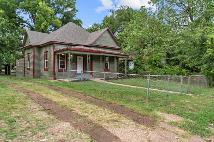 photo 2: 409 E Washington Street, Paris TX 75460