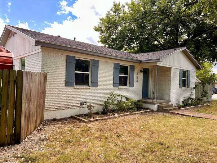 photo 2: 2000 E Houston Street, Sherman TX 75090