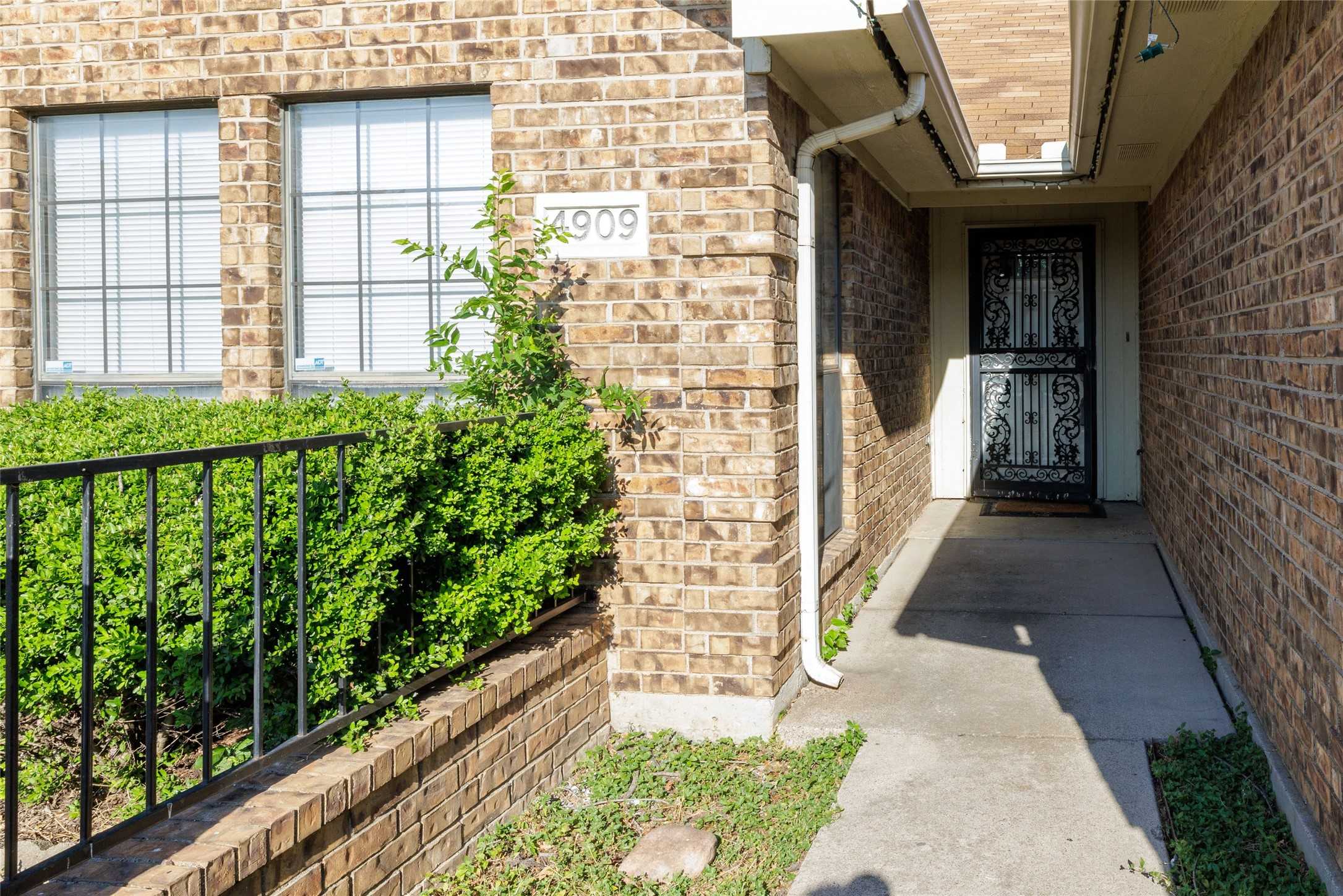 photo 2: 4909 Colonial Park Drive, Haltom City TX 76117