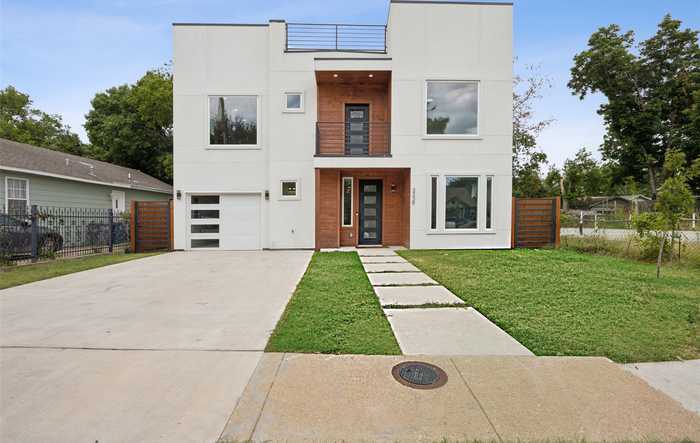 photo 2: 3339 Bataan Street, Dallas TX 75212