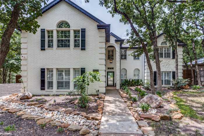 photo 2: 4502 Ridgecrest Drive, Arlington TX 76017