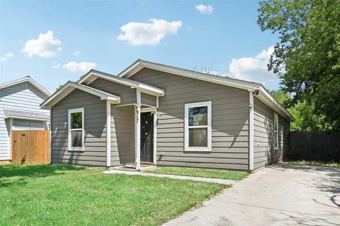 photo 1: 617 E Wardville Street, Cleburne TX 76031