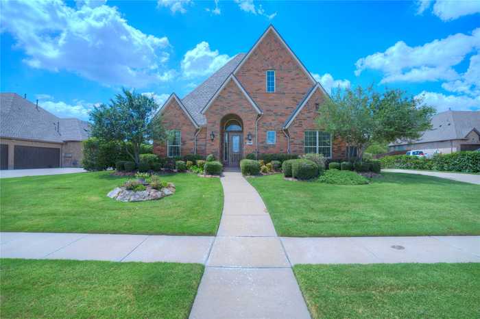 photo 1: 704 Ridge Point Parkway, Keller TX 76248