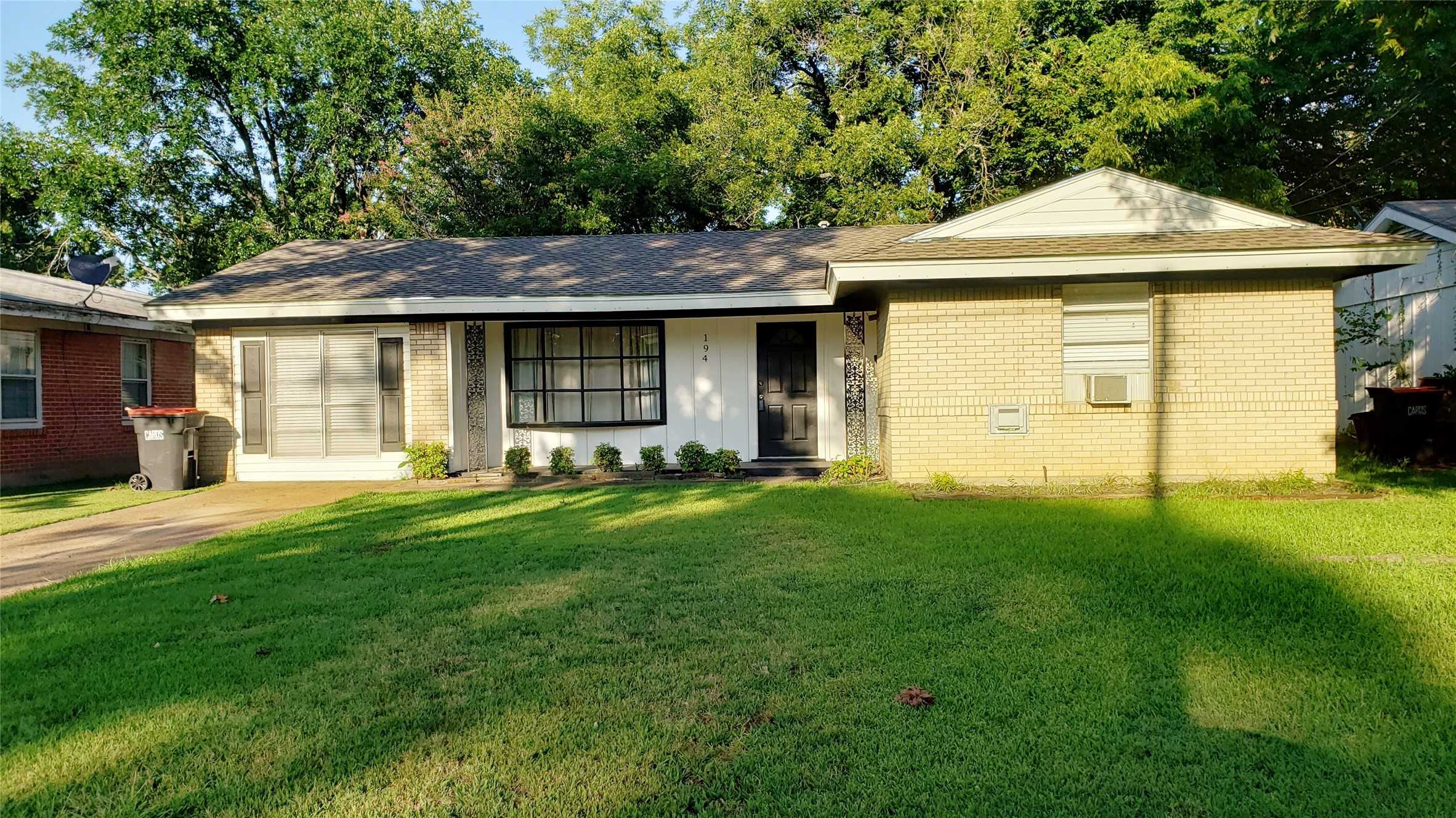 photo 1: 194 NW 29th, Paris TX 75460