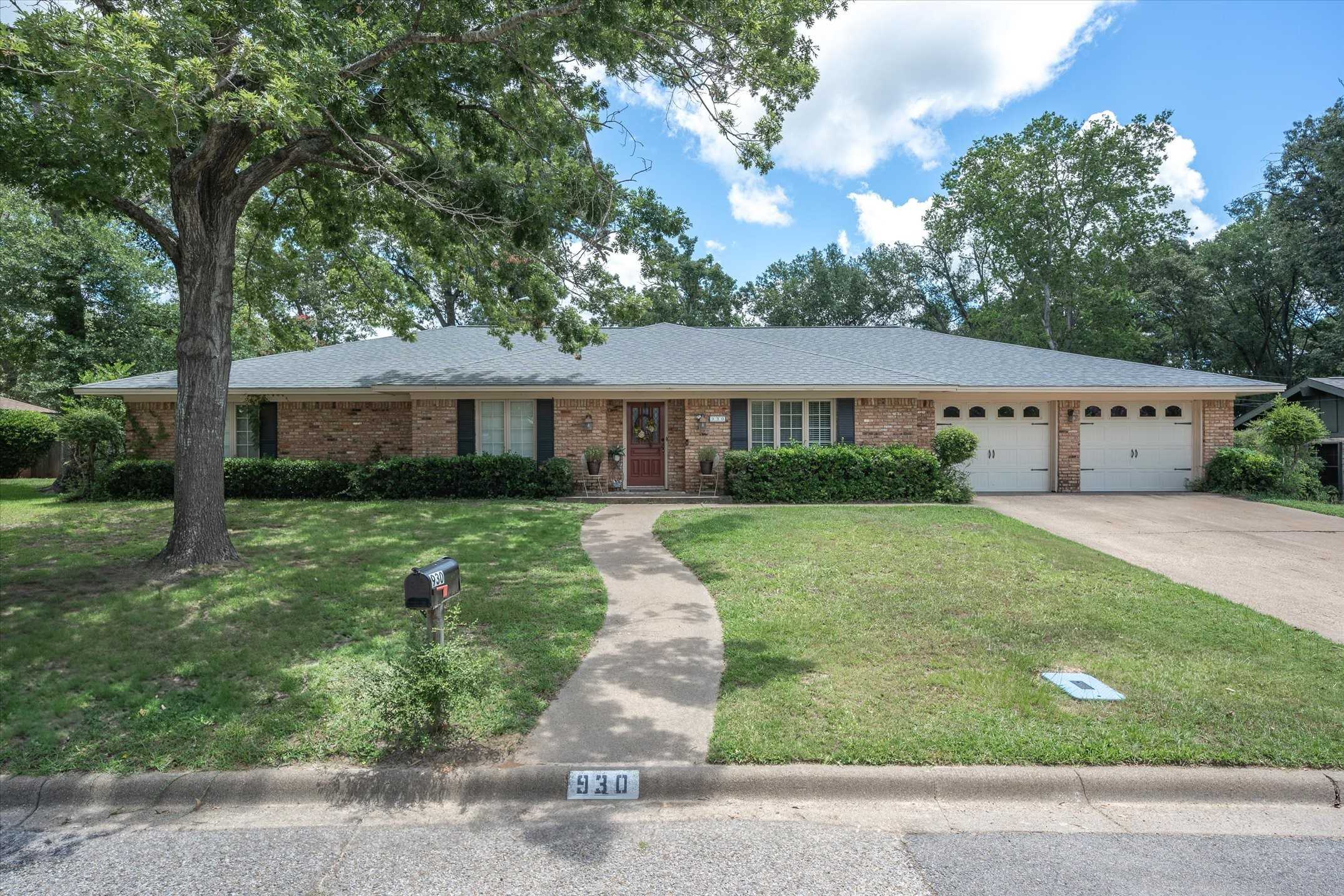 photo 1: 930 Bradley Drive, Athens TX 75751