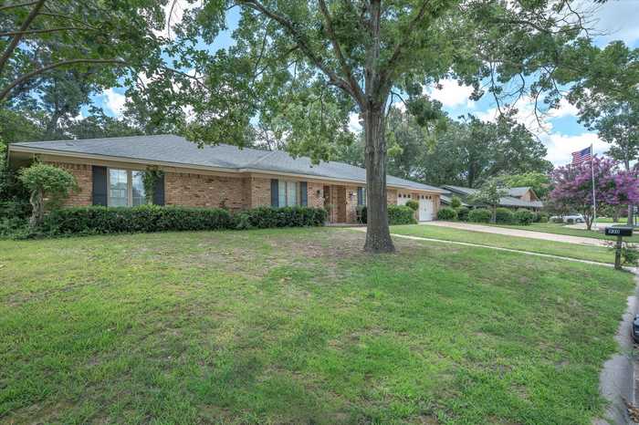 photo 2: 930 Bradley Drive, Athens TX 75751