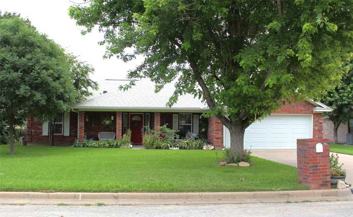 photo 2: 913 Prairie Wind Boulevard, Stephenville TX 76401