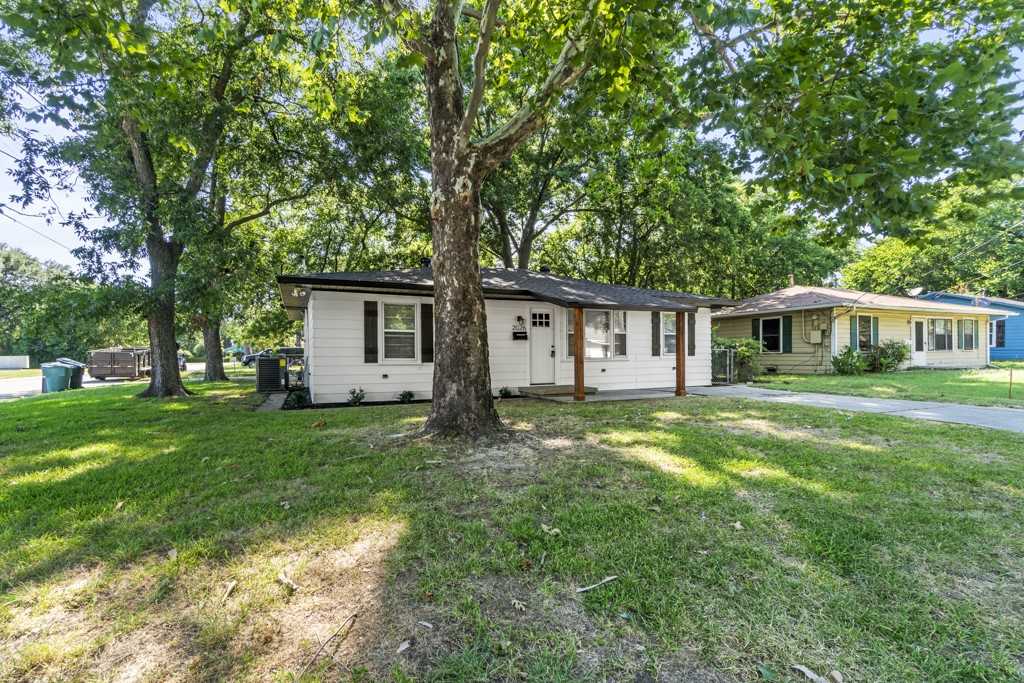 photo 3: 2026 S Walnut Street, Sherman TX 75090