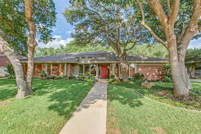 photo 2: 2908 Creekbend Drive, Plano TX 75075