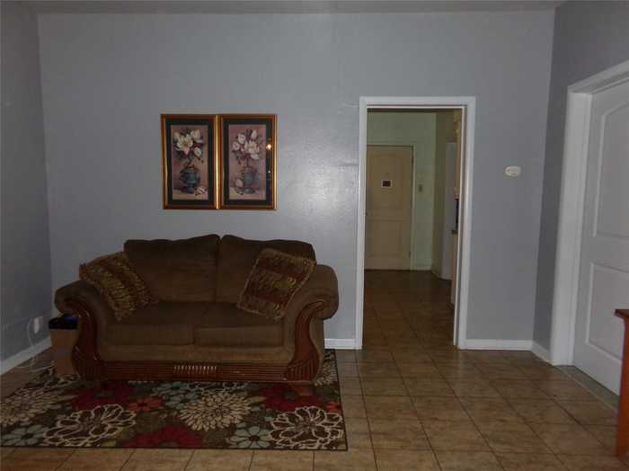 photo 2: 1123 1/2 East Henderson, Cleburne TX 76031