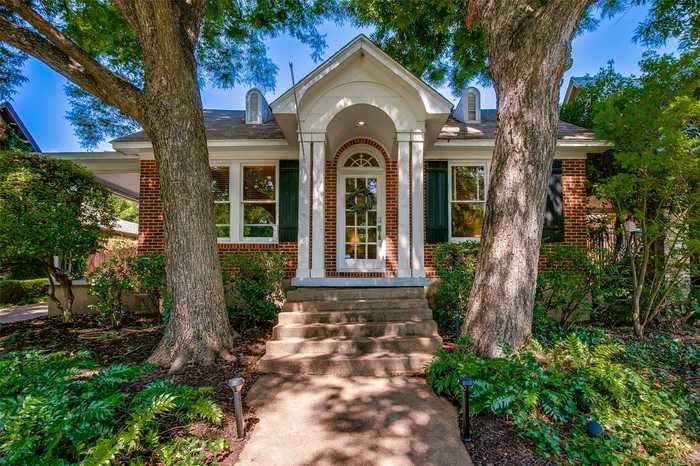 photo 1: 1127 N Edgefield Avenue, Dallas TX 75208