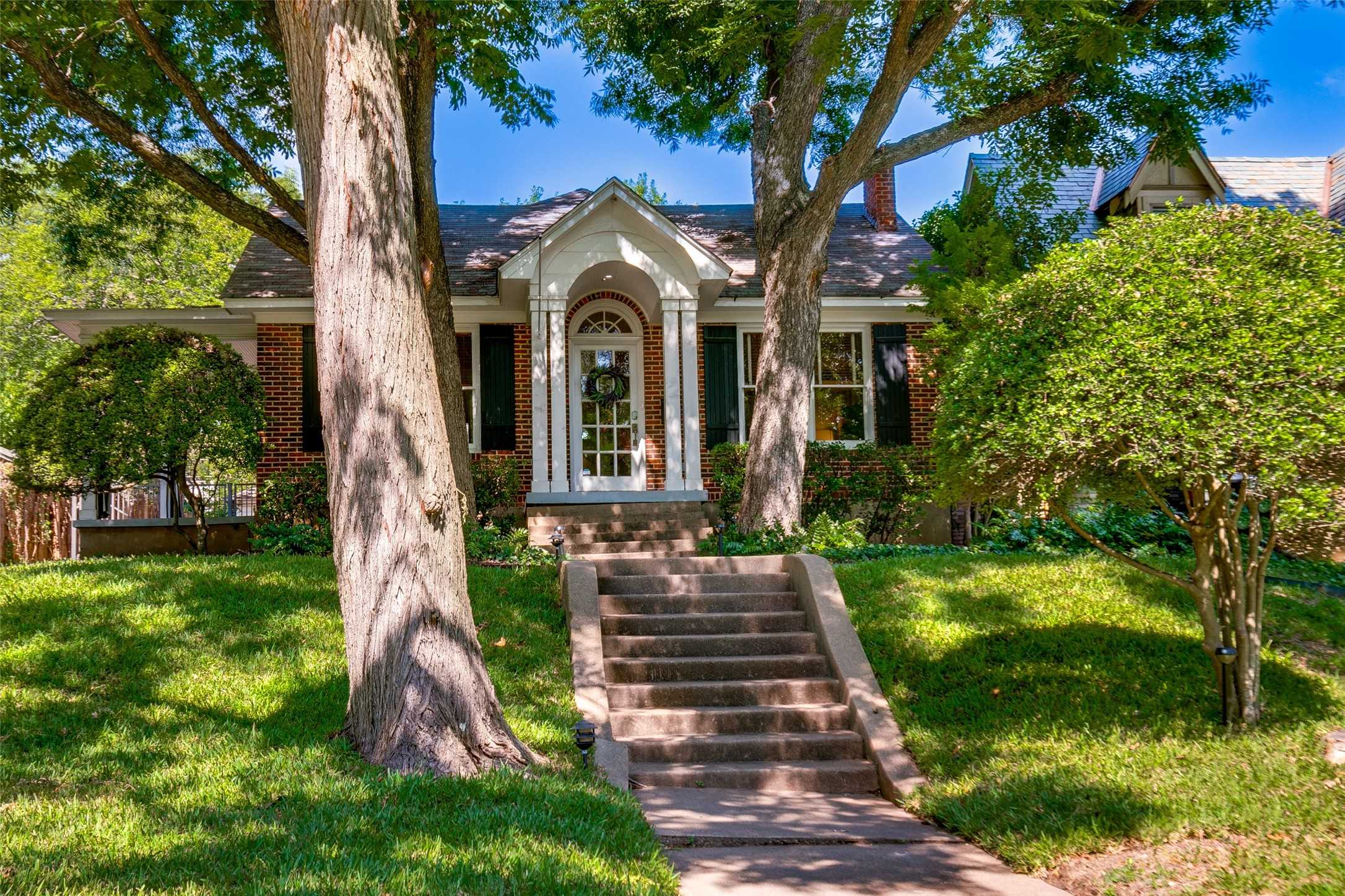 photo 2: 1127 N Edgefield Avenue, Dallas TX 75208