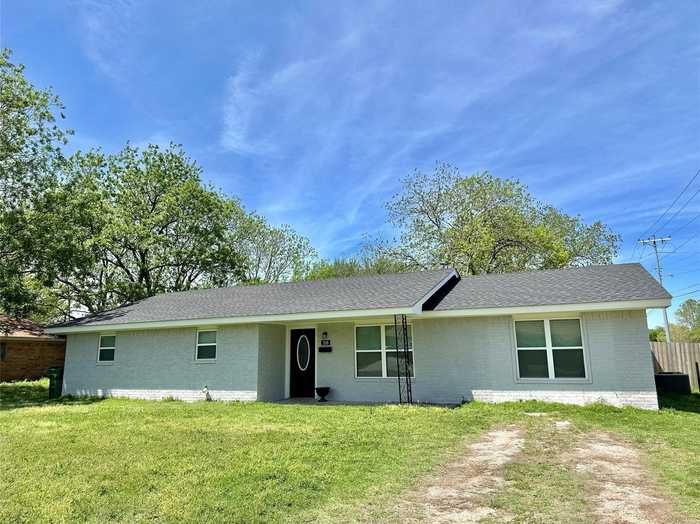 photo 1: 516 Patterson Street, Bowie TX 76230