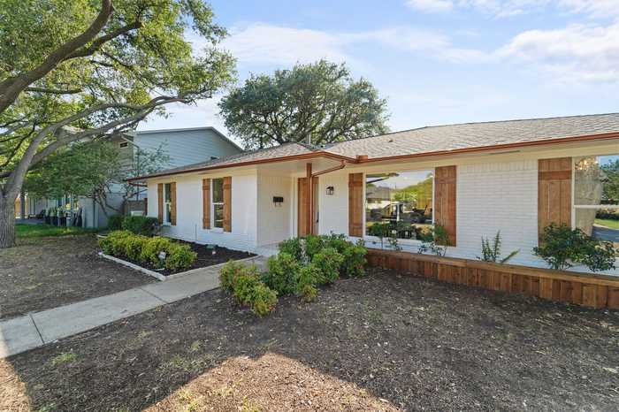 photo 2: 10333 Garwood Drive, Dallas TX 75238