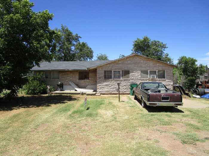 photo 1: 109 E 14th Street, Quanah TX 79252