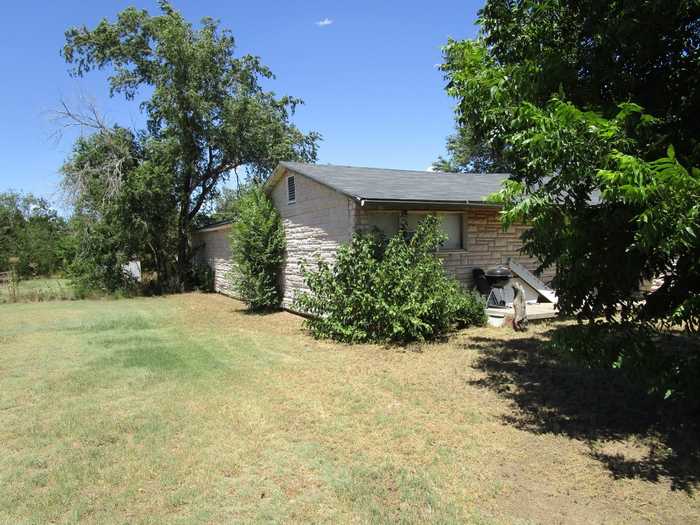 photo 2: 109 E 14th Street, Quanah TX 79252