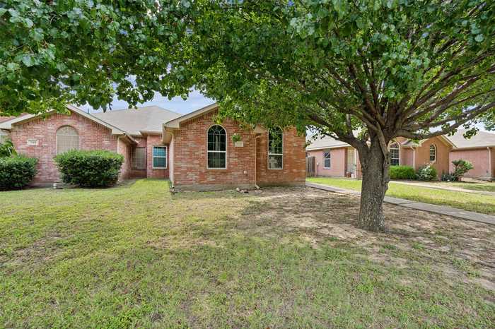 photo 1: 513 Monarch Drive, Lancaster TX 75146