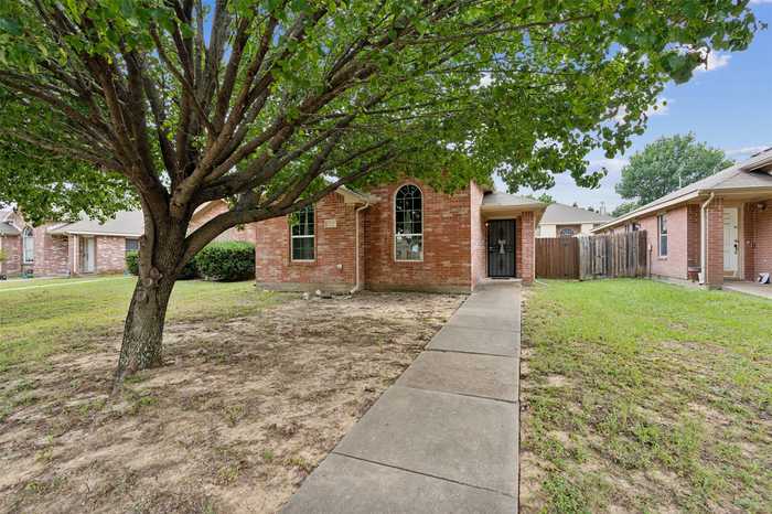 photo 2: 513 Monarch Drive, Lancaster TX 75146