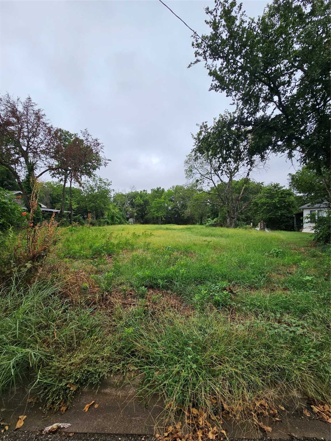 photo 2: 210 Post Oak Street, Cleburne TX 76031