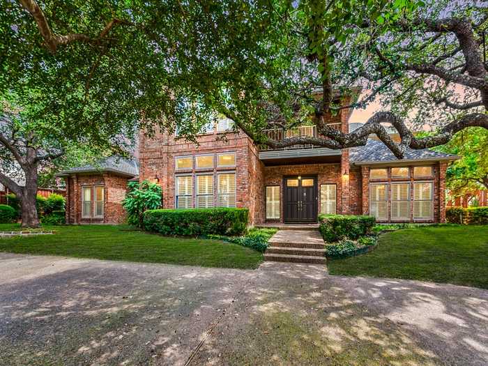 photo 2: 5802 London Lane, Dallas TX 75252