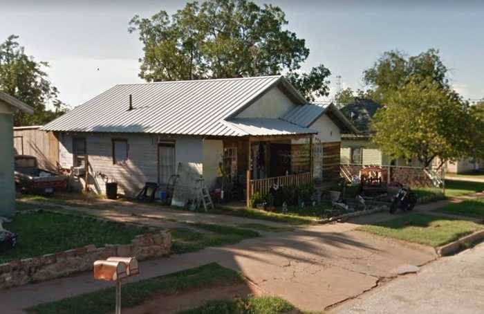 photo 2: 808 Bowie Street, Sweetwater TX 79556