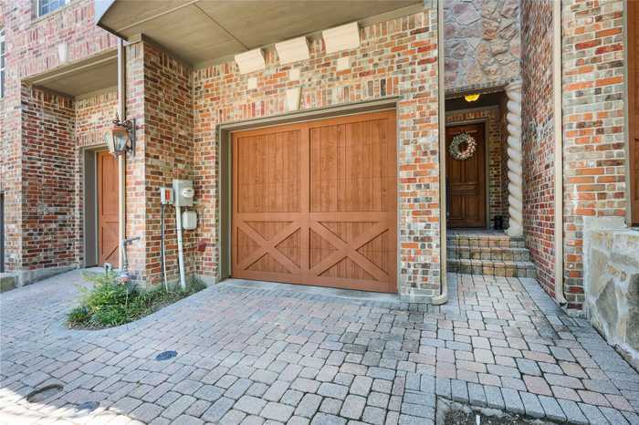 photo 1: 538 Rockingham Drive, Irving TX 75063