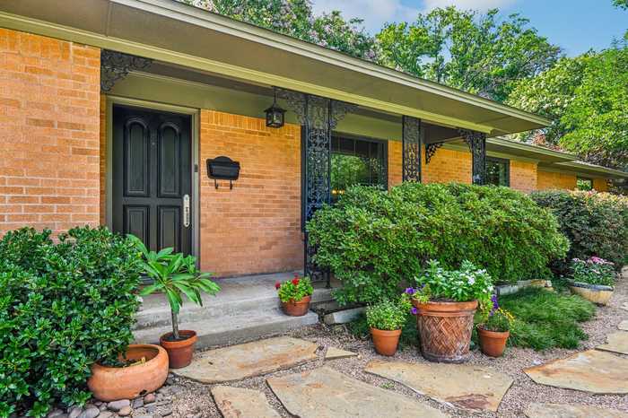 photo 2: 10417 Coppedge Lane, Dallas TX 75229