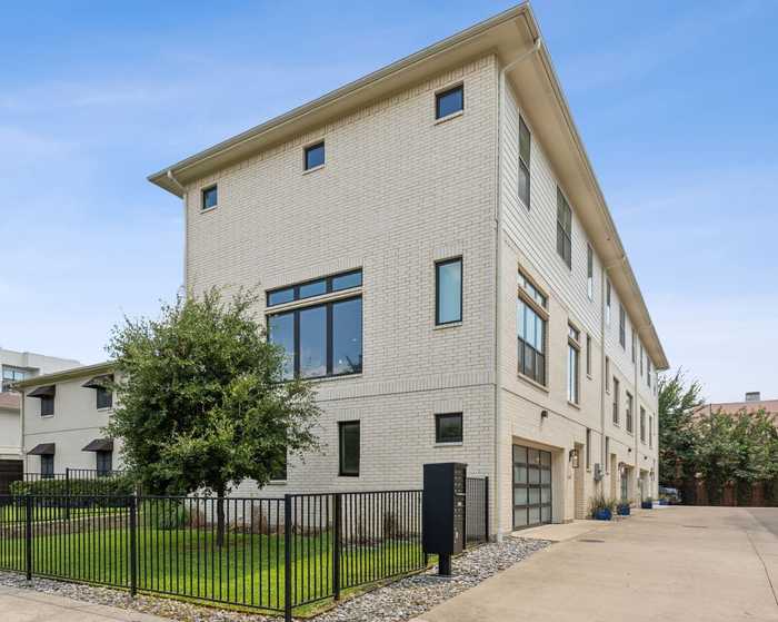 photo 2: 3515 Cielo Court, Dallas TX 75219